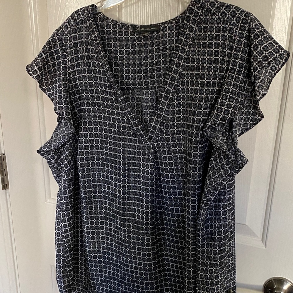 Adrianna Papell Navy and White Geometric V-Neck Flutter Sleeve Blouse